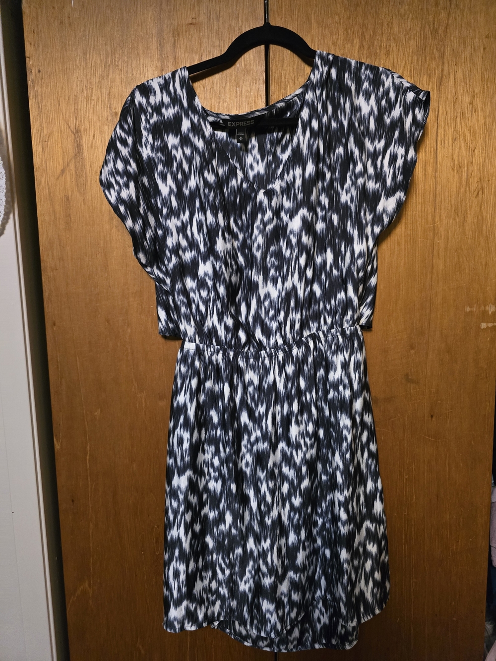 Express Black & White Abstract Print Short Sleeve Dress